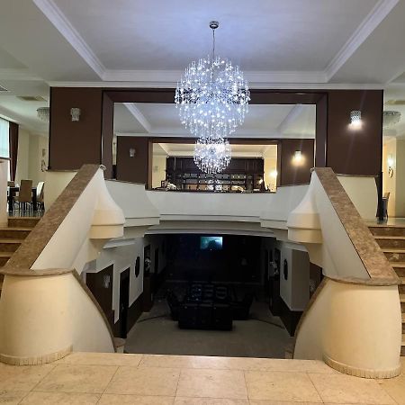 Albert Hotel Плоєшті Екстер'єр фото