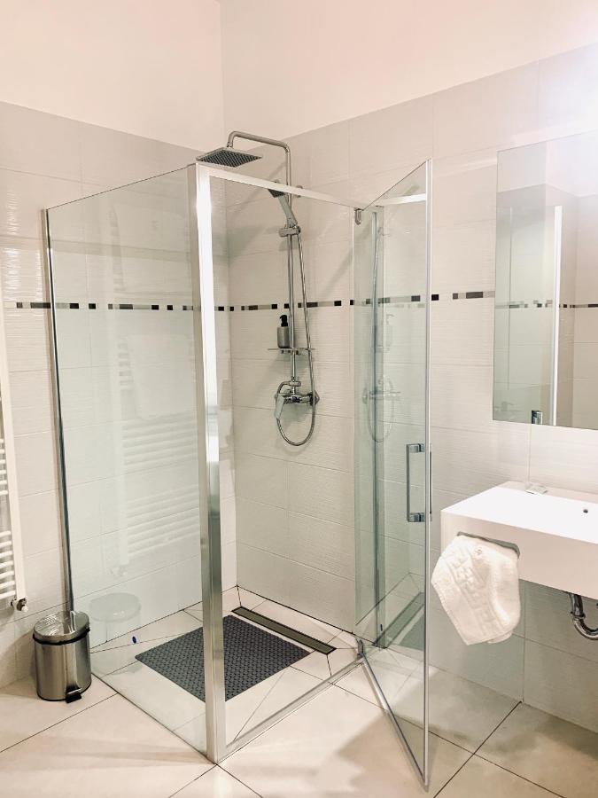 Albert Hotel Плоєшті Екстер'єр фото