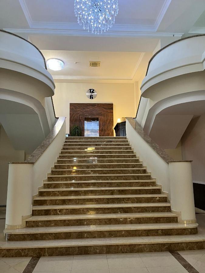 Albert Hotel Плоєшті Екстер'єр фото