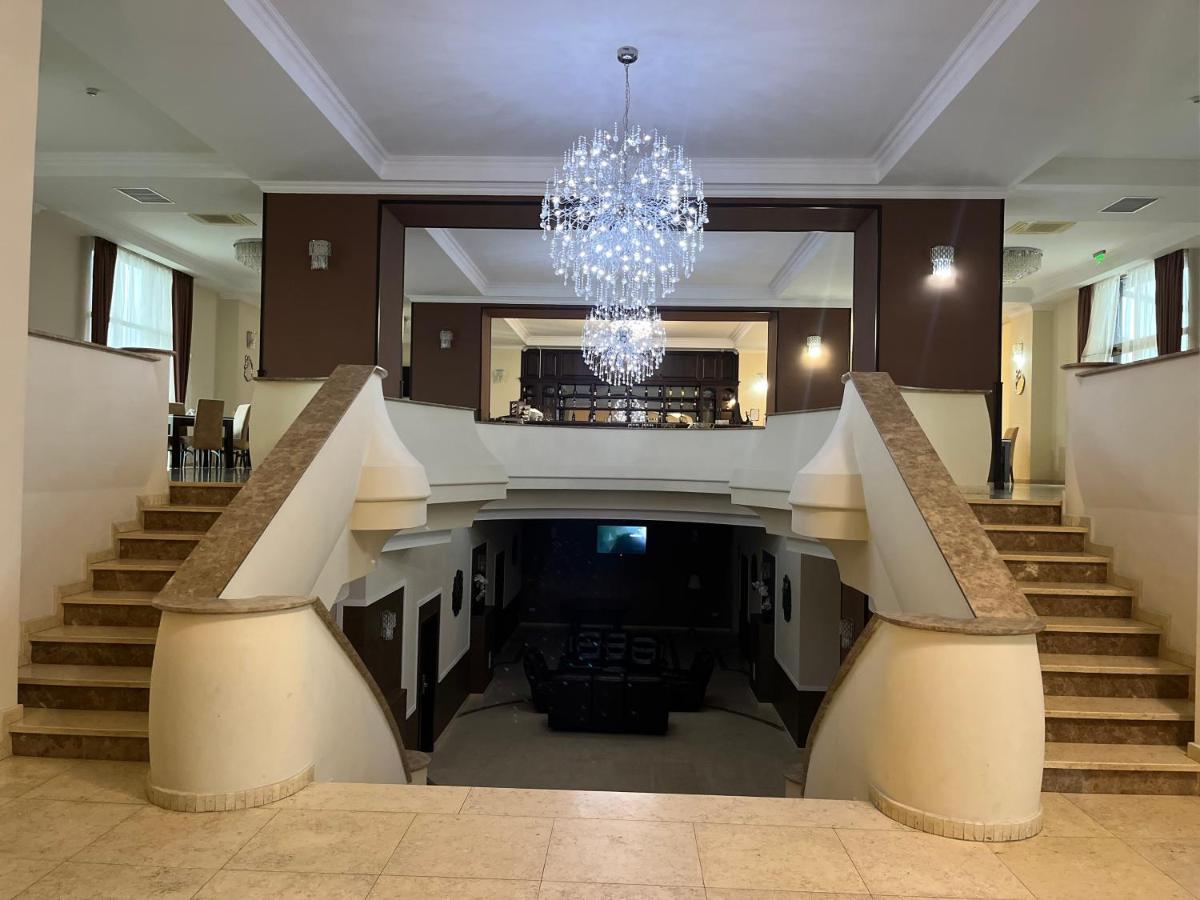 Albert Hotel Плоєшті Екстер'єр фото