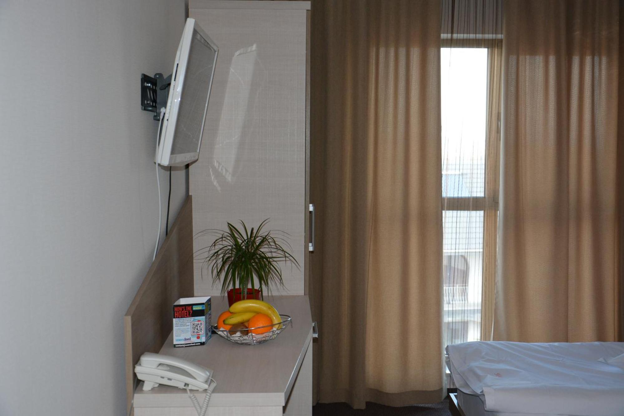 Albert Hotel Плоєшті Номер фото