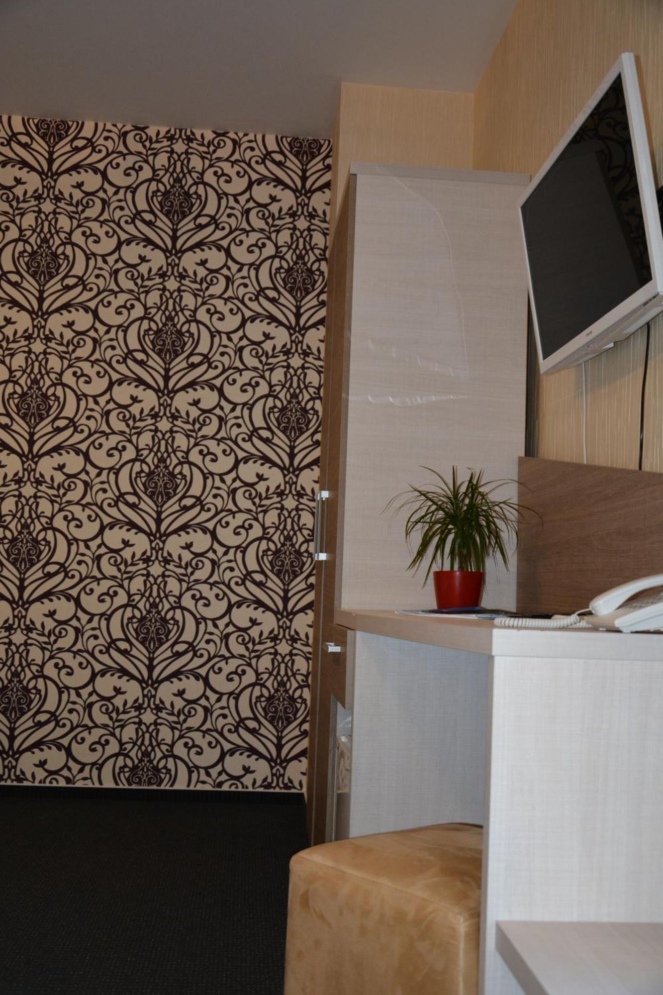 Albert Hotel Плоєшті Номер фото