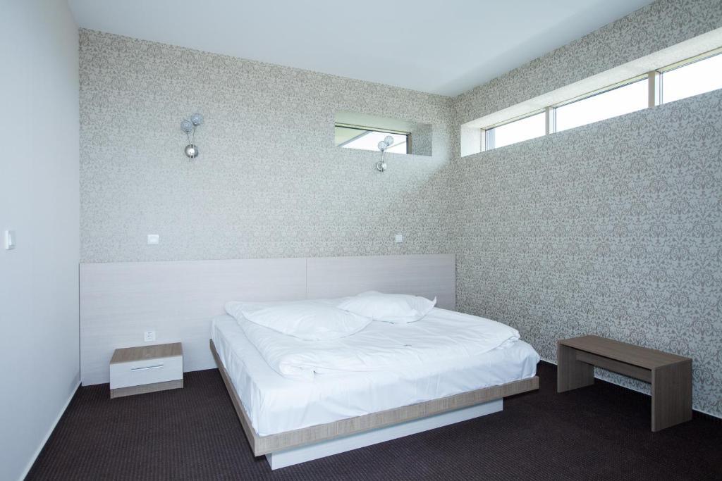 Albert Hotel Плоєшті Екстер'єр фото