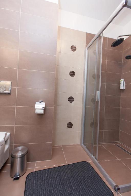 Albert Hotel Плоєшті Екстер'єр фото